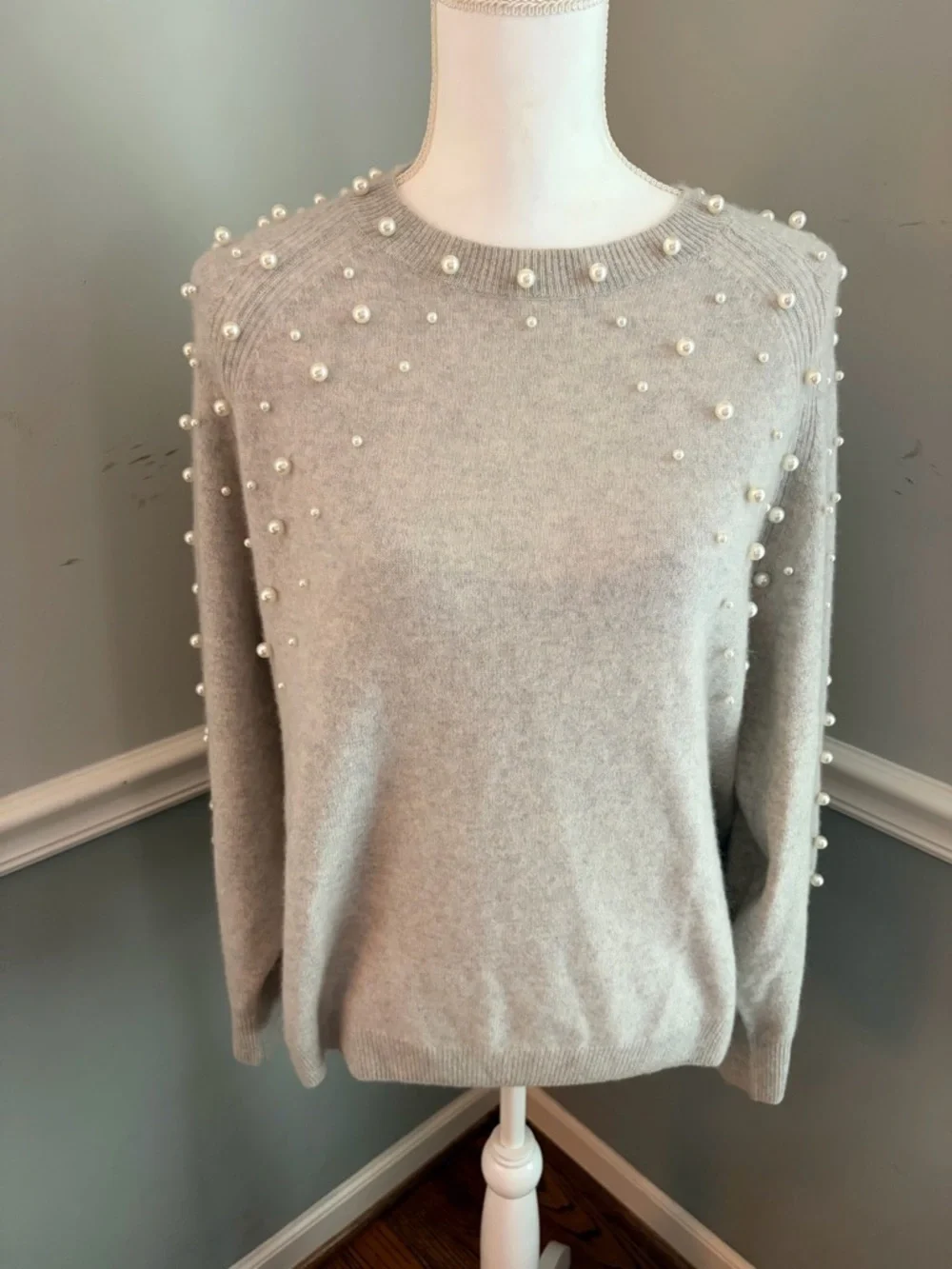 C by Bloomingdale’s 100% Cashmere Faux Pearl Sweater Gray Medium